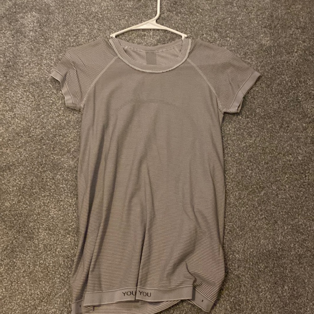 Black and white lulu tech, hardly worn, size 6, perfect condition